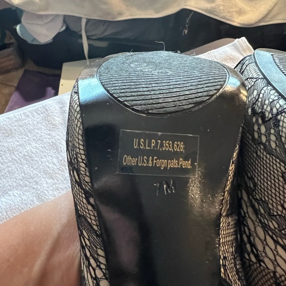 Guess Lace Heel with Tan - Picture 5 of 5